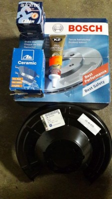 Tarcze tył bosch, klocki Ate Ceramic + nowe osłony GM + prowadniczki i odpowiedni smar