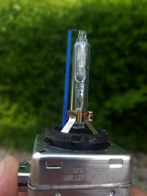 przepalony żarnik - "bańka" jest ciemna