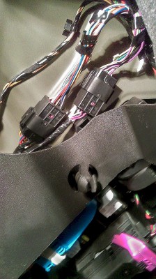 wtyczki w bagażniku 1.jpg